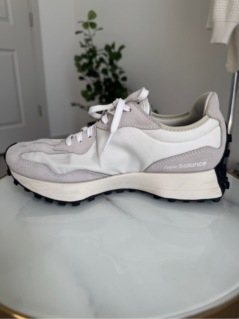 New Balance 327 White and Black Suede-Trim Runner Sneakers Size 8.5 - Picture 8 of 15